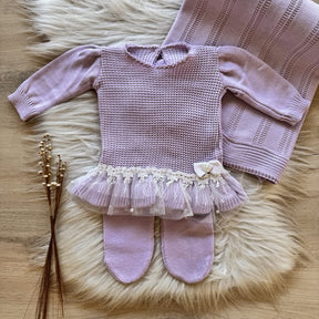 Saída Maternidade Detalhada Barra Renda com Perolas 3 Pelas Lilás