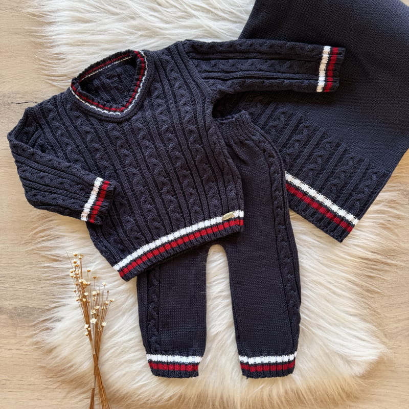 Saida Maternidade Trama Canelada Casaco Gola V, Calça e Manta Profundo